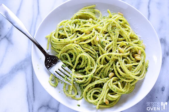 Arugula Pesto Pasta | gimmesomeoven.com