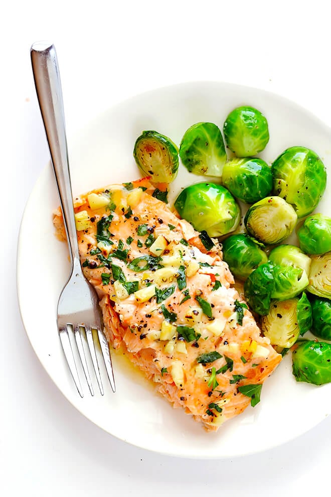 This Garlic Lovers Salmon In Foil recipe only takes a few minutes to prep, it's made with a SUPER delicious lemon garlic butter sauce, and it's always a crowd pleaser! Directions included for how cook it on the grill or in the oven. | gimmesomeoven.com