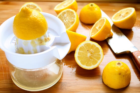 juicing-lemons