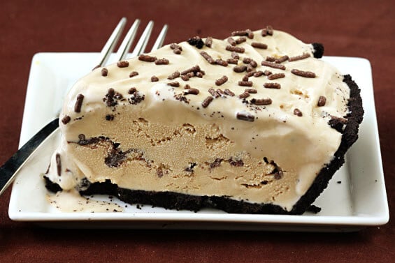 https://www.gimmesomeoven.com/wp-content/uploads/2009/09/ice-cream-pie.jpg