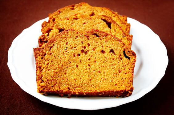 pumpkin-bread-sliced