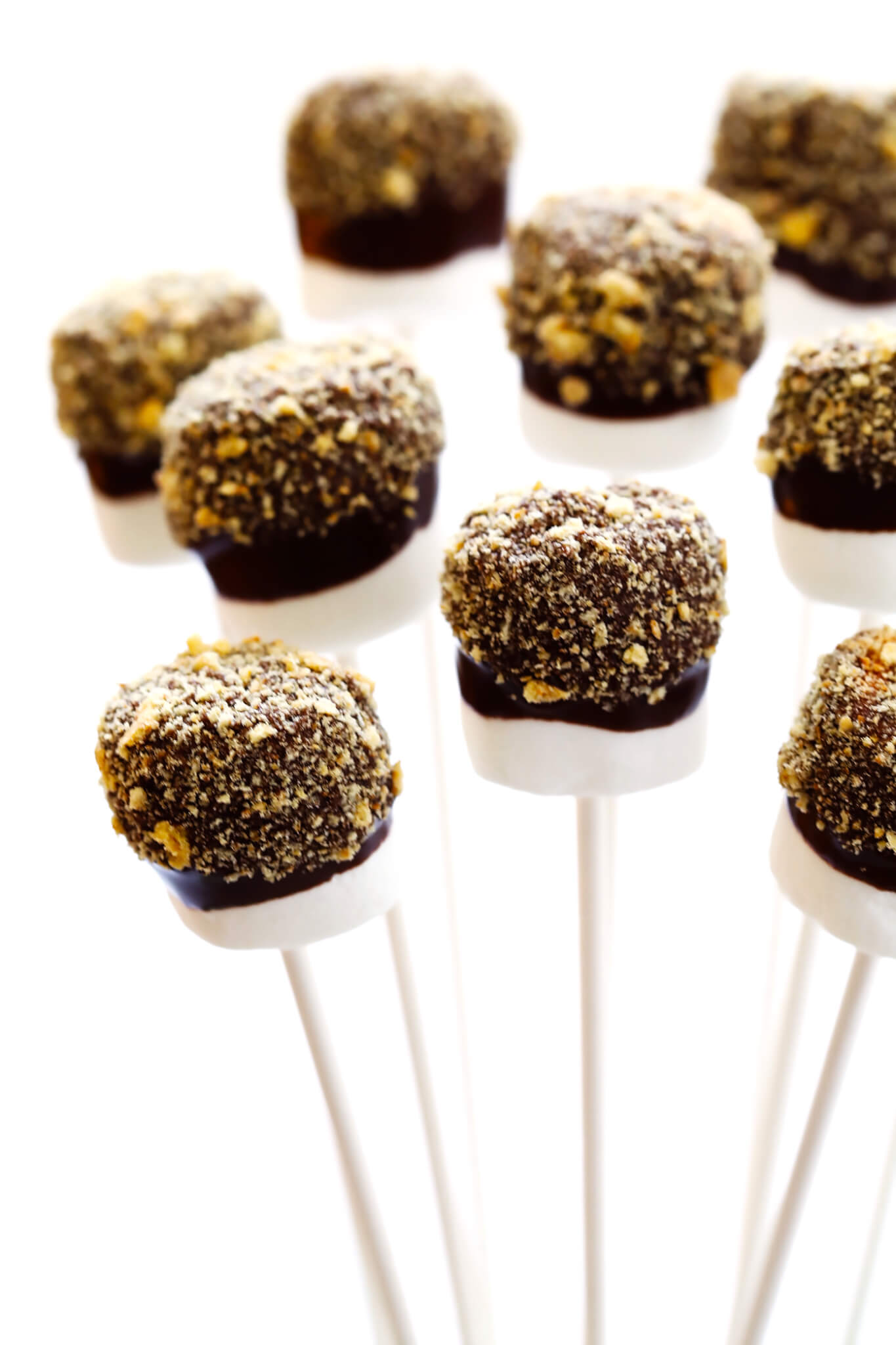 All you need are 3 easy ingredients to make these quick and delicious S'Mores Pops. No campfire necessary. ;) | gimmesomeoven.com