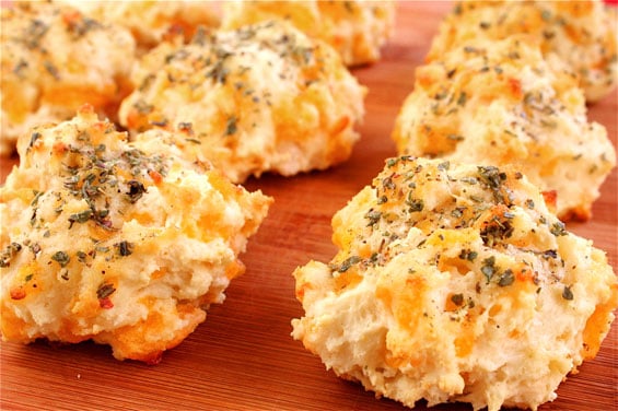 Garlic Cheddar Biscuits (a la Red Lobster)