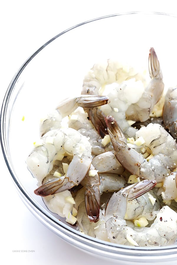 Garlicky Baked Shrimp Recipe -- one of my favorite easy dinners! It's super quick, calls for just a few simple ingredients, and it's completely delicious. | gimmesomeoven.com