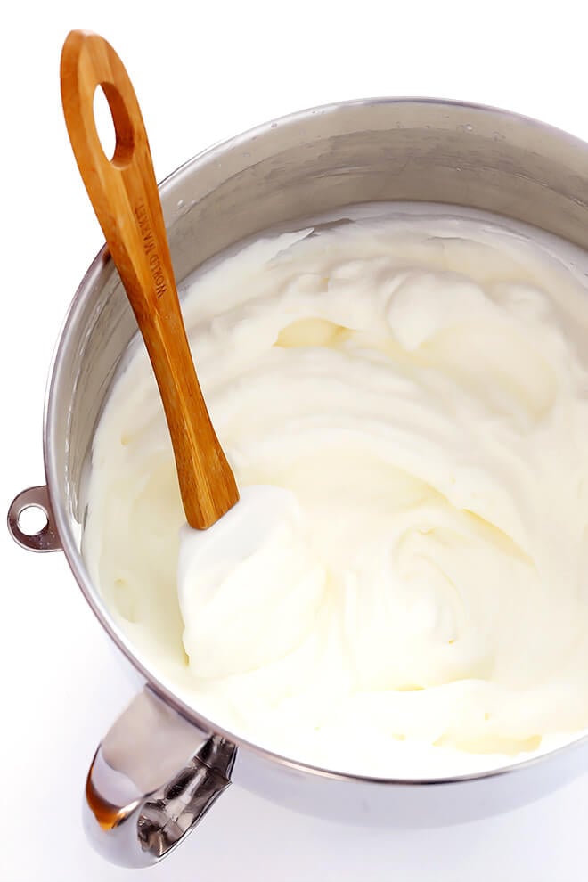 https://www.gimmesomeoven.com/wp-content/uploads/2010/05/How-To-Make-Whipped-Cream-Recipe-1.jpg