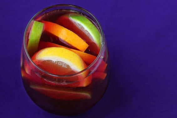 https://www.gimmesomeoven.com/wp-content/uploads/2010/07/sangria.jpg