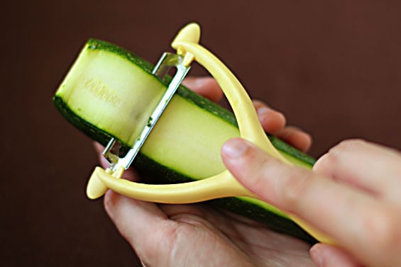 Vegetable shop ribbon peeler