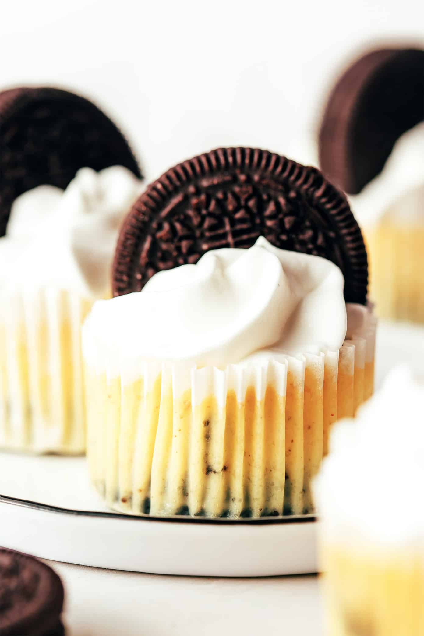 Closeup de mini cheesecakes de Oreo
