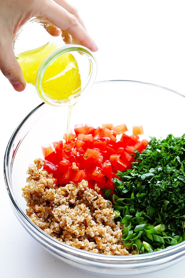 This classic tabbouleh recipe is easy to make with tons of fresh herbs, lemon and bulgur, and it always tastes SO refreshing! | gimmesomeoven.com