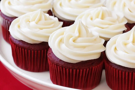 Red Velvet Cupcakes With Cream Cheese Frosting Gimme Some Oven