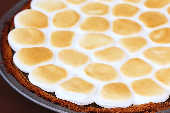 S'mores Pie | gimmesomeoven.com