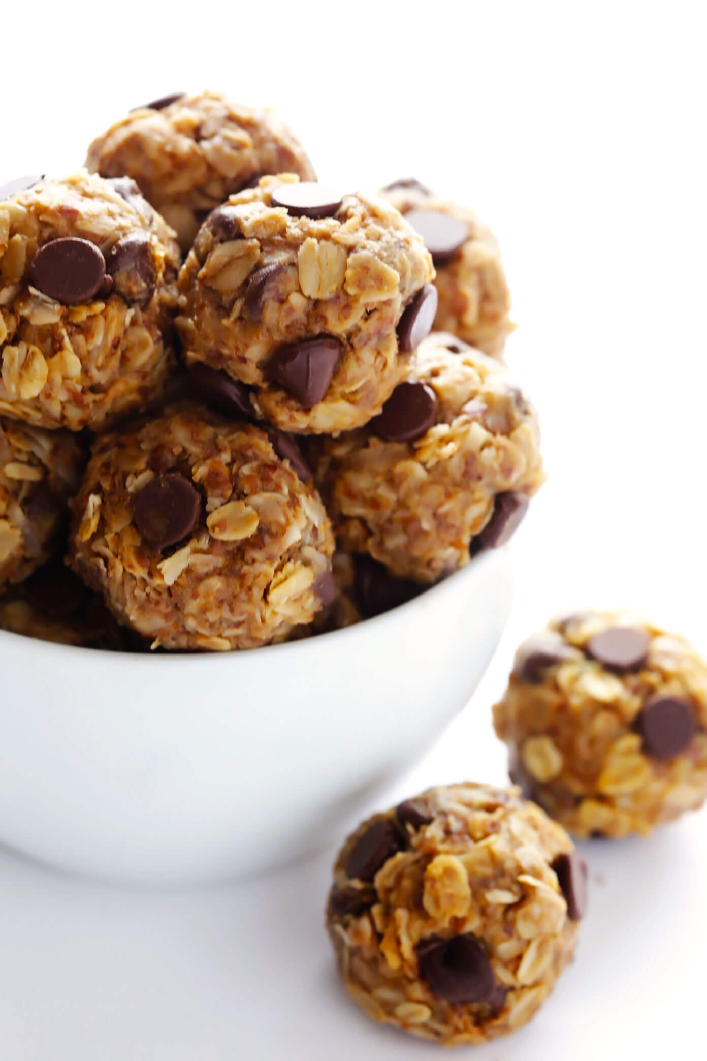 Protein Balls {With Oats and Chocolate Chips}