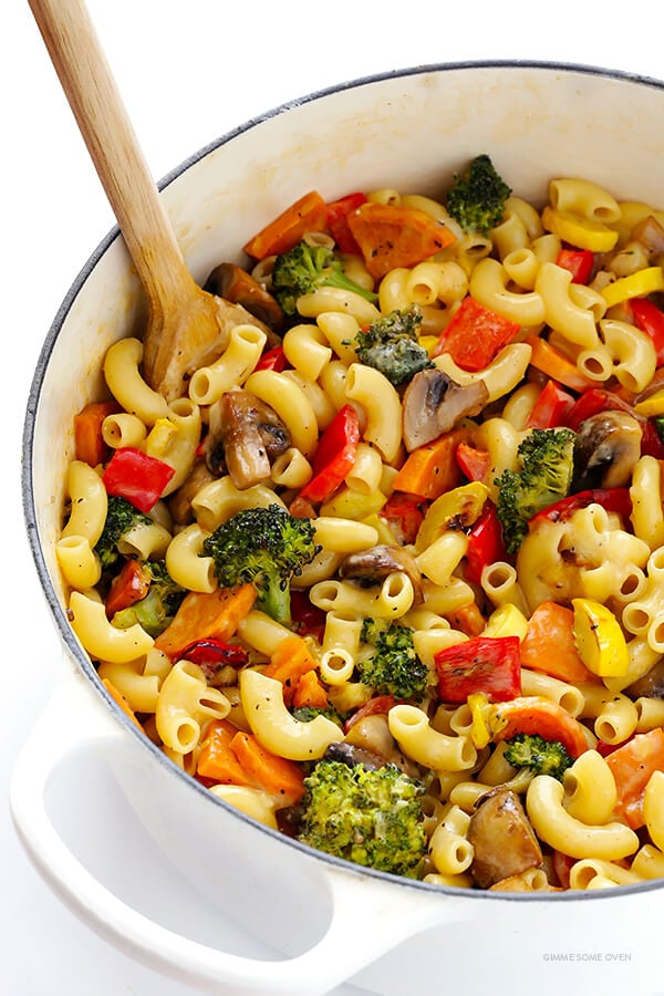 Roasted Vegetable Mac and Cheese -- pick out your favorite veggies and add them to this delicious, creamy, easy macaroni and cheese recipe! | gimmesomeoven.com