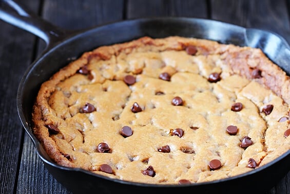https://www.gimmesomeoven.com/wp-content/uploads/2012/10/skillet-chocolate-chip-cookie-11.jpg