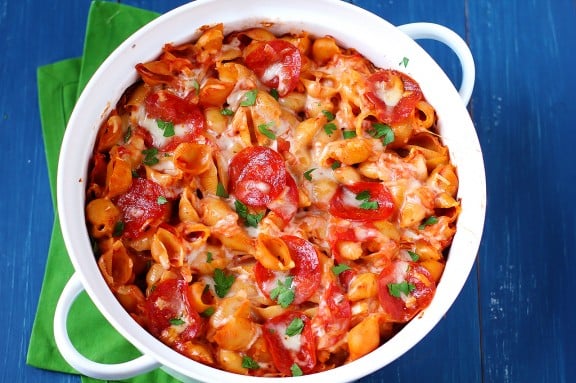 https://www.gimmesomeoven.com/wp-content/uploads/2012/11/pepperoni-pasta-bake-1-576x383.jpg