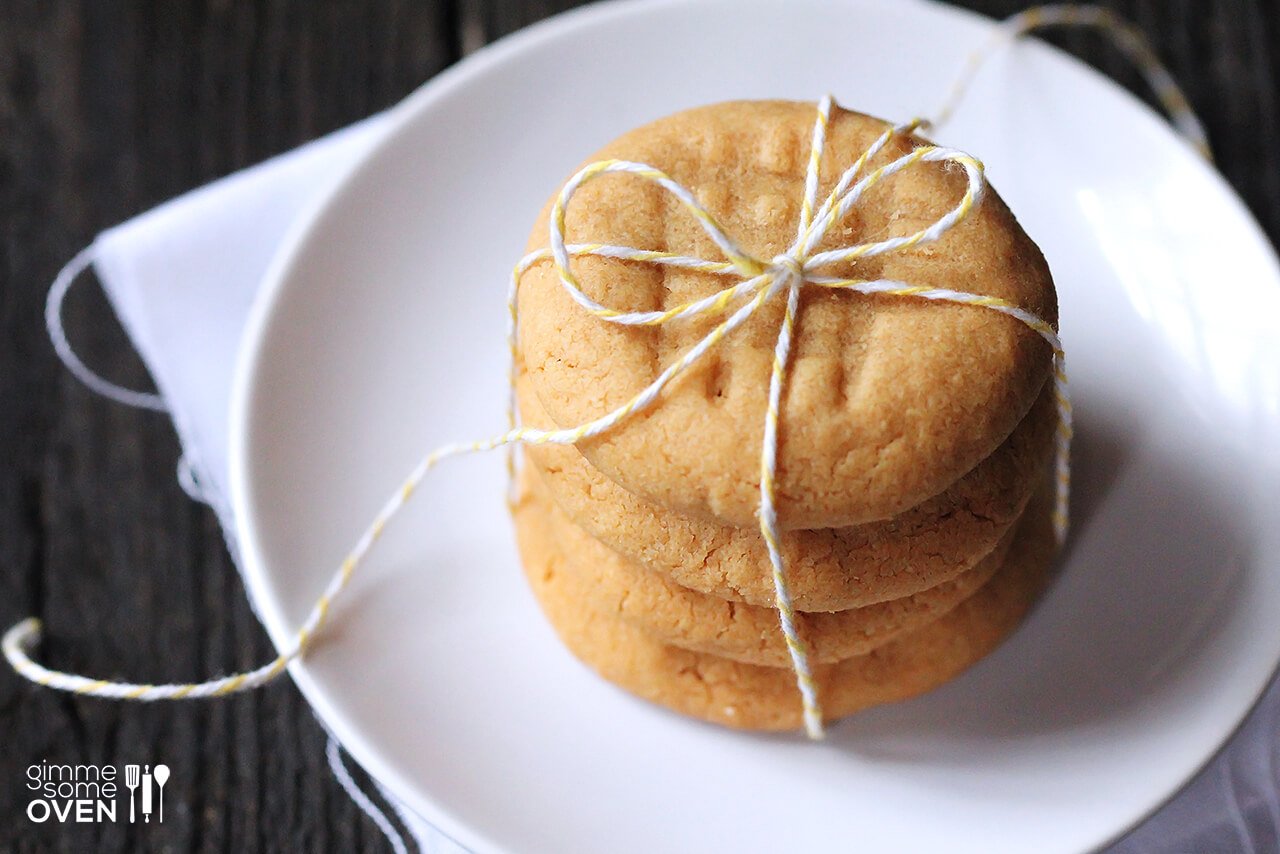 Butter cookies in a few minutes and with 4 ingredients. Very easy 