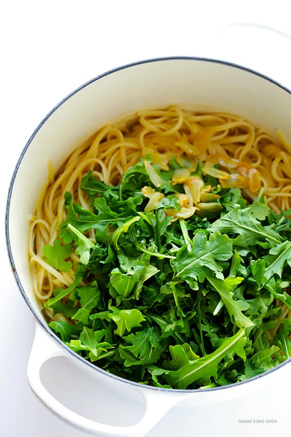 Linguine with Arugula, Garlic and Parmesan | gimmesomeoven.com