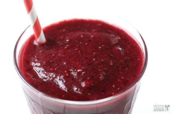 Easy Berry Smoothie | gimmesomeoven.com