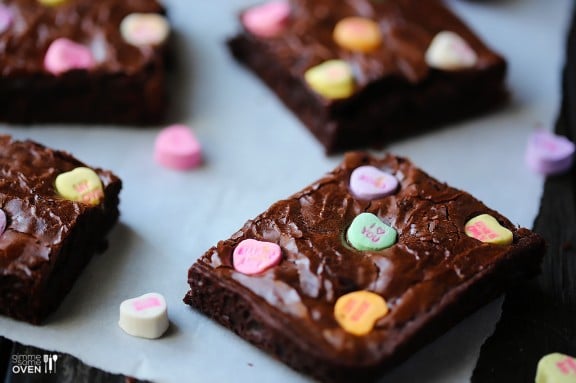 Conversation Heart Brownies | gimmesomeoven.com