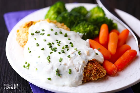 Healthier Crispy Baked Chicken with Greek Yogurt Ranch Sauce | gimmesomeoven.com