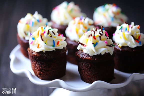 Mini Flourless Chocolate Cakes | gimmesomeoven.com