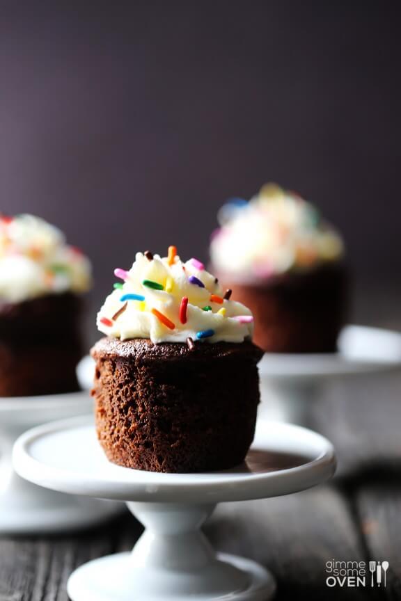 Mini Flourless Chocolate Cakes | gimmesomeoven.com