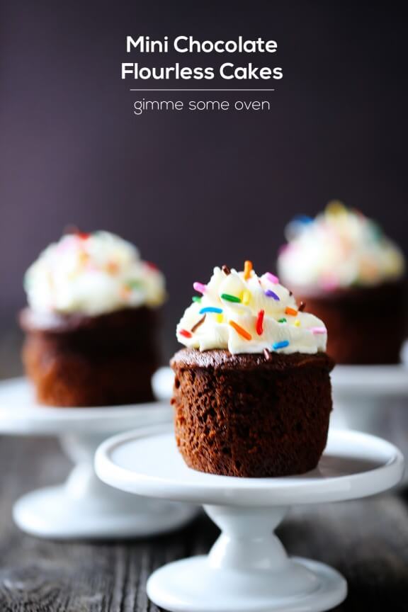 Mini Flourless Chocolate Cakes | gimmesomeoven.com