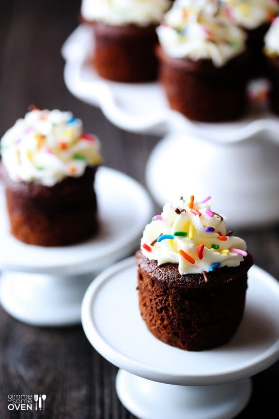 Mini Flourless Chocolate Cakes | gimmesomeoven.com