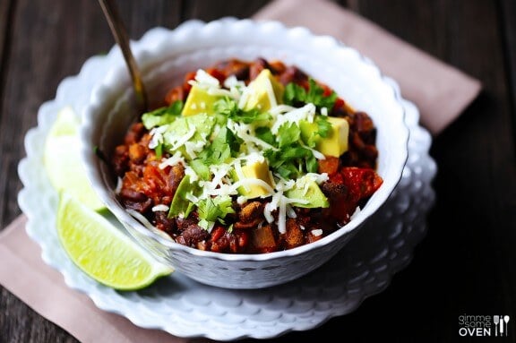 Smoky Black Bean Chili | gimmesomeoven.com