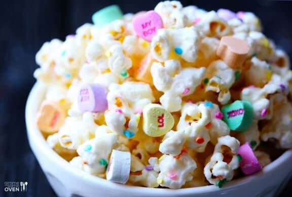 Valentine's Popcorn (White Chocolate Popcorn) | gimmesomeoven.com