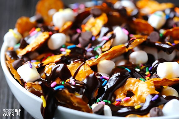 Chocolate Pretzel Nachos | gimmesomeoven.com