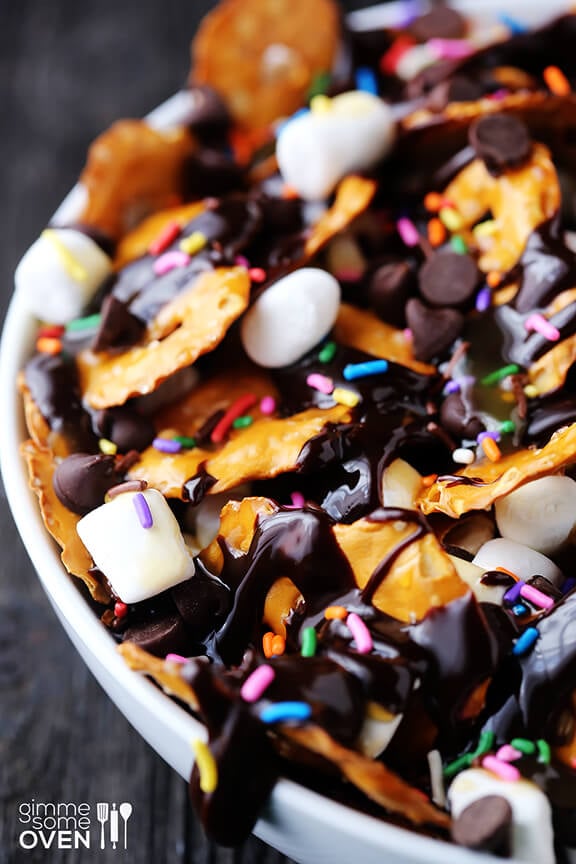 Chocolate Pretzel Nachos | gimmesomeoven.com