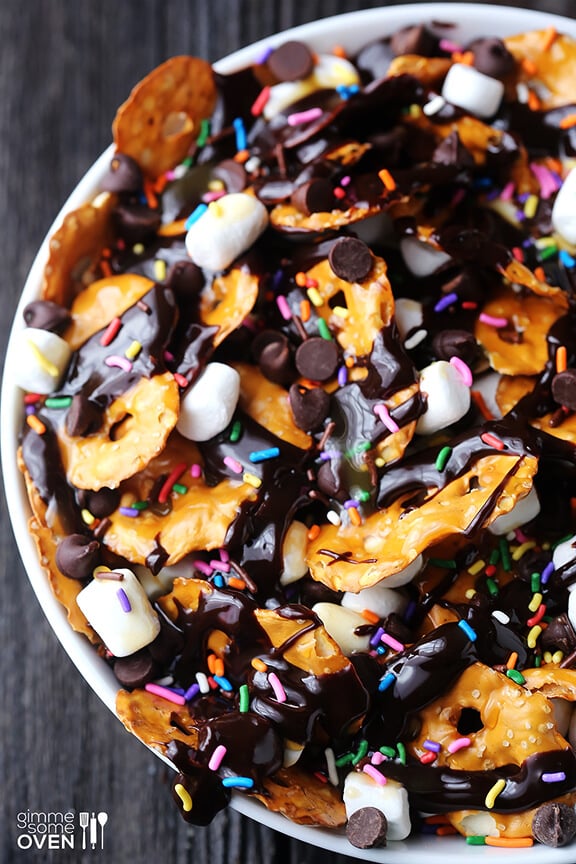 Chocolate Pretzel Nachos | gimmesomeoven.com