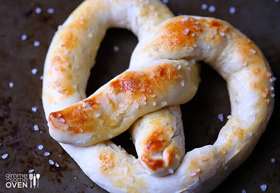 5 Ways To Make Homemade Soft Pretzels | gimmesomeoven.com