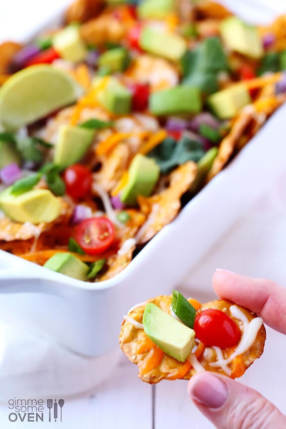 Loaded Cheesy Pretzel Nachos | gimmesomeoven.com