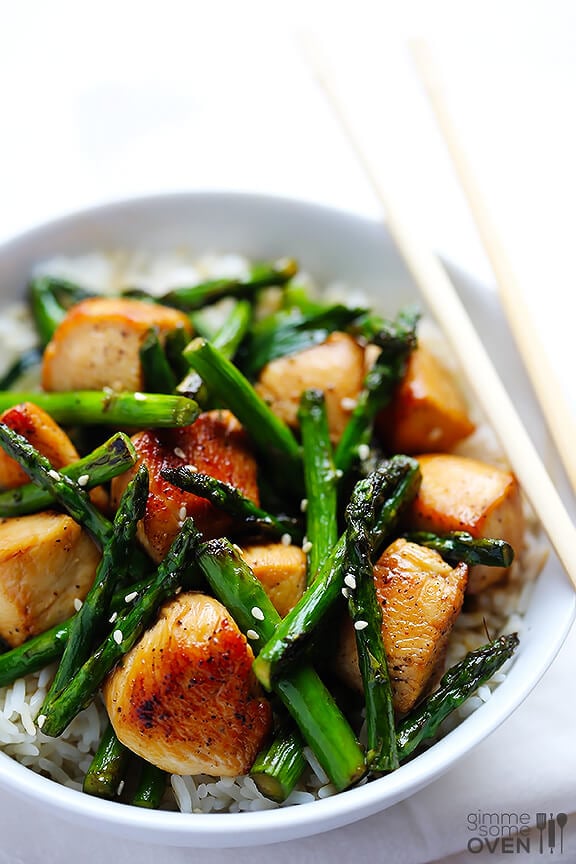 Chicken and Asparagus Stir-Fry | gimmesomeoven.com