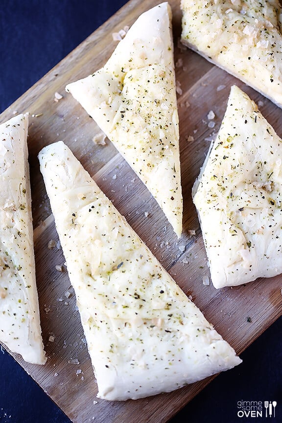 Easy Italian Flatbread | gimmesomeoven.com