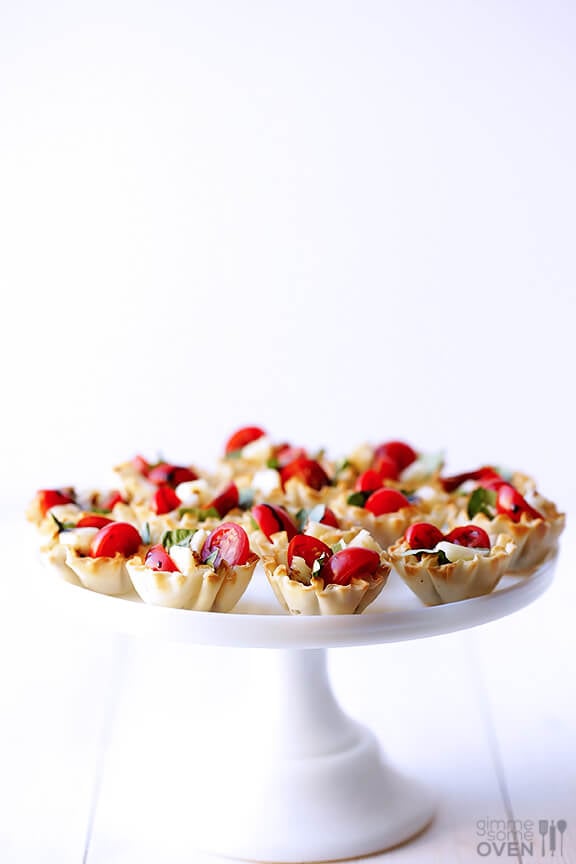 Caprese Phyllo Cups | gimmesomeoven.com