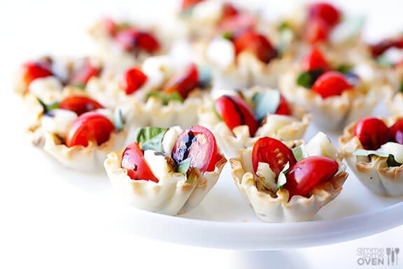 Caprese Phyllo Cups | gimmesomeoven.com