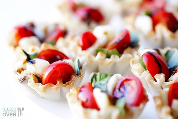 Caprese Phyllo Cups | gimmesomeoven.com