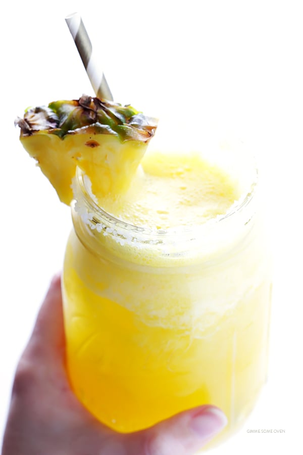 Fresh Pineapple Margaritas -- quick and easy to make, and so refreshing! | gimmesomeoven.com