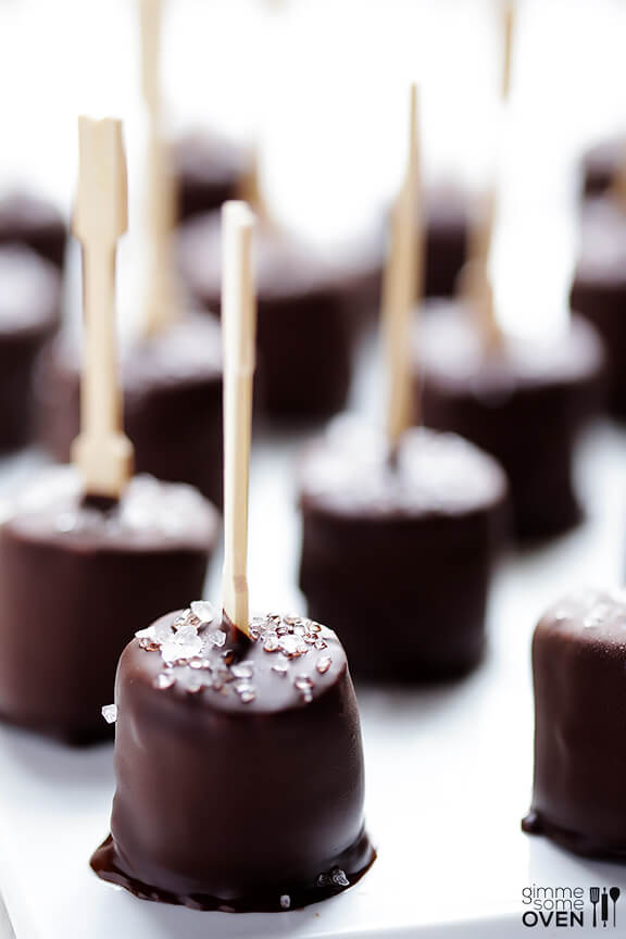 Salted Chocolate Frozen Banana Bites | gimmesomeoven.com