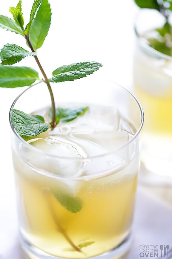 Sparkling Ginger Mint Julep Recipe | gimmesomeoven.com