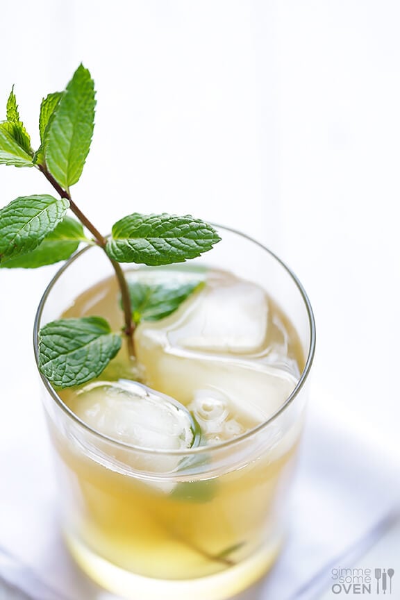 Sparkling Ginger Mint Julep Recipe | gimmesomeoven.com