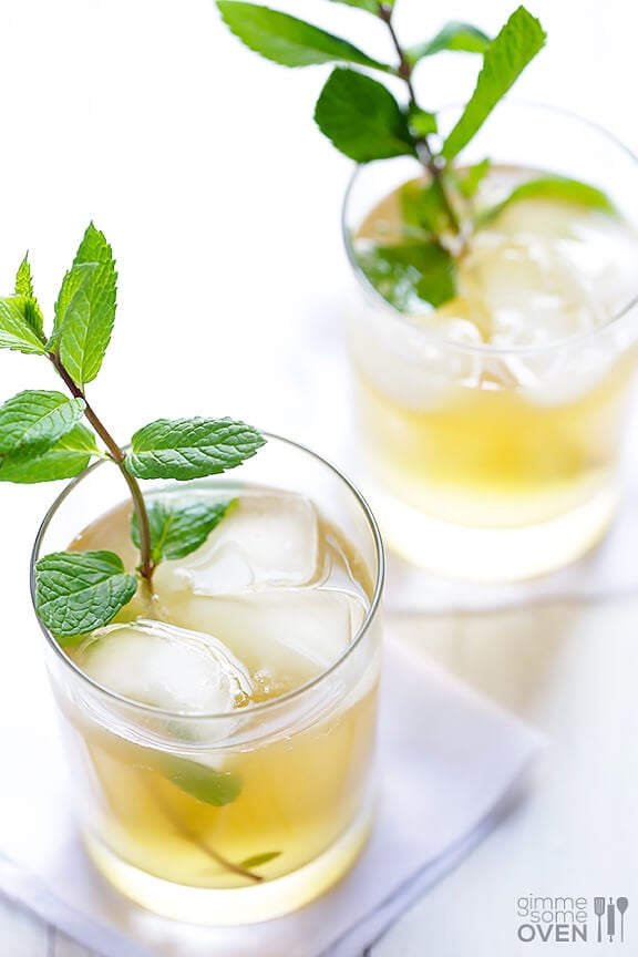 Sparkling Ginger Mint Julep Recipe | gimmesomeoven.com