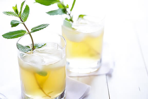 Sparkling Ginger Mint Julep Recipe | gimmesomeoven.com