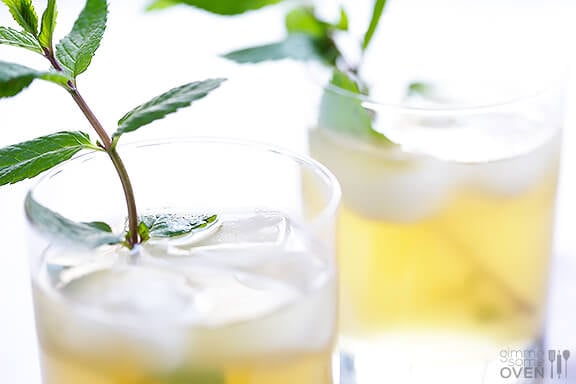 Sparkling Ginger Mint Julep Recipe | gimmesomeoven.com