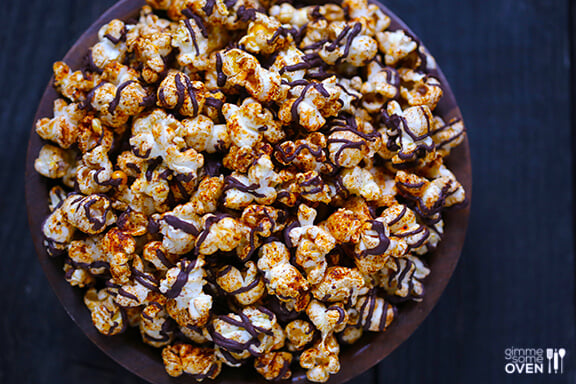 Spiced Chocolate Popcorn | gimmesomeoven.com