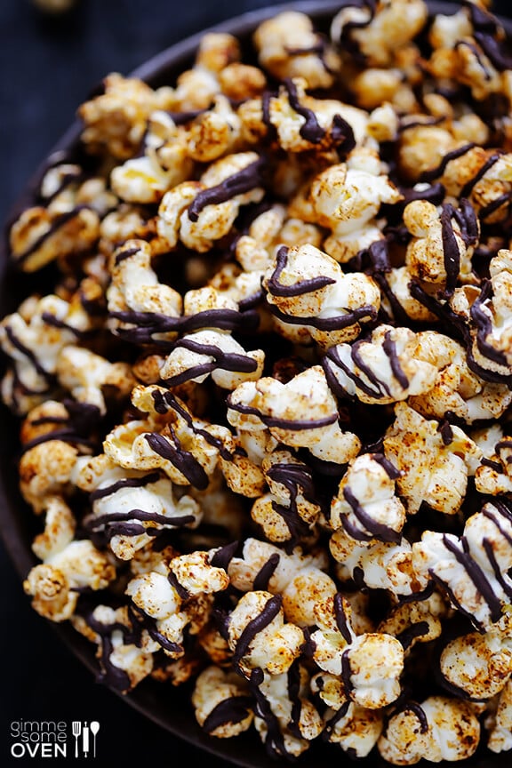 Spiced Chocolate Popcorn | gimmesomeoven.com