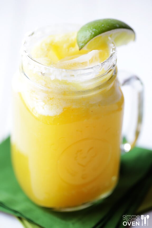 Fresh Pineapple Margaritas Recipe | gimmesomeoven.com